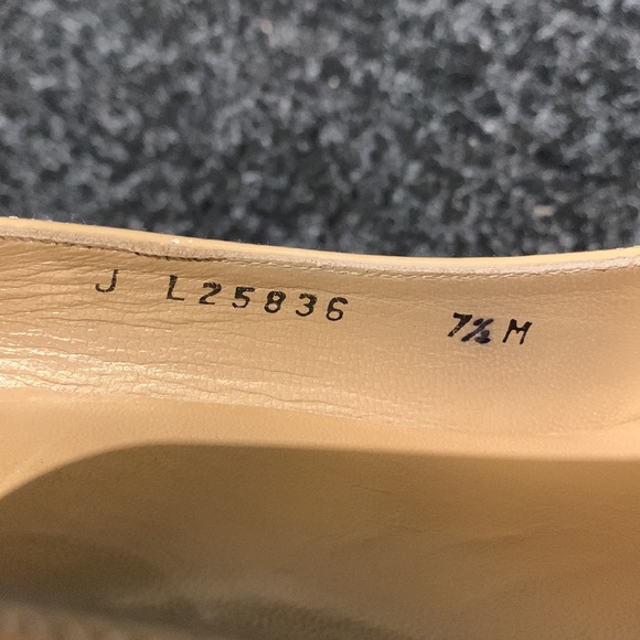 Stuart Weitzman - Picture 7 of 12